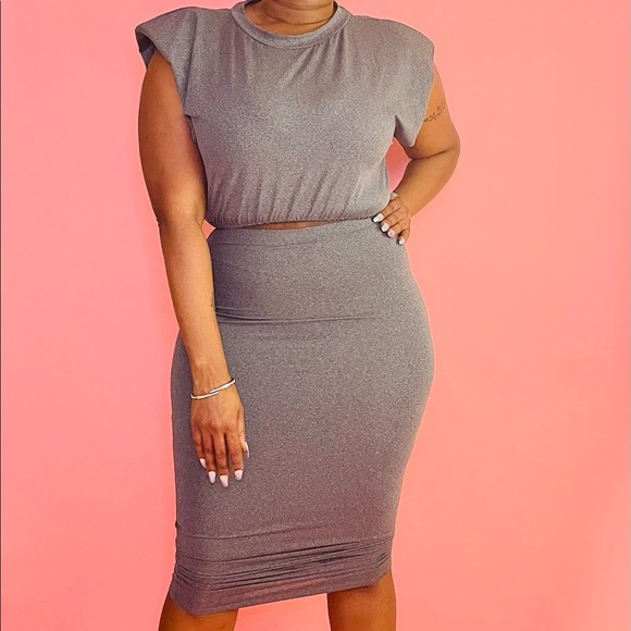 NEW WOMEN’S TRENDY GREY TWO PIECE SHOULDER PAD CROP TOP SHIRT MIDI SKIRT SET - Picture 2 of 2